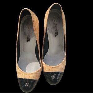 CHANEL Black and Tan cork pumps Heels shoes size 40 neutrals